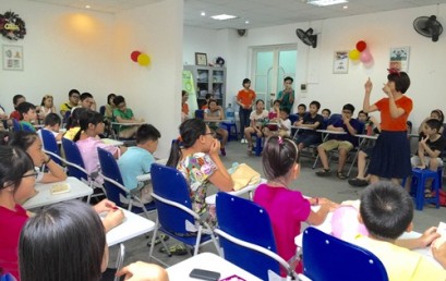 Liên kết với Nhóm tư vấn tài chính cá nhân Việt Nam – Đại học kinh tế – Đại học quốc gia trong Dự án đào tạo kỹ năng “Tài chính cá nhân cho trẻ em”