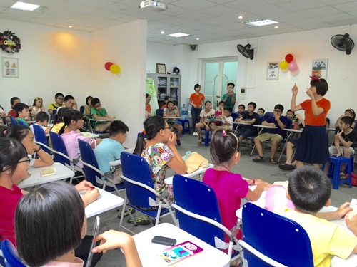 Liên kết với Nhóm tư vấn tài chính cá nhân Việt Nam – Đại học kinh tế – Đại học quốc gia trong Dự án đào tạo kỹ năng “Tài chính cá nhân cho trẻ em”